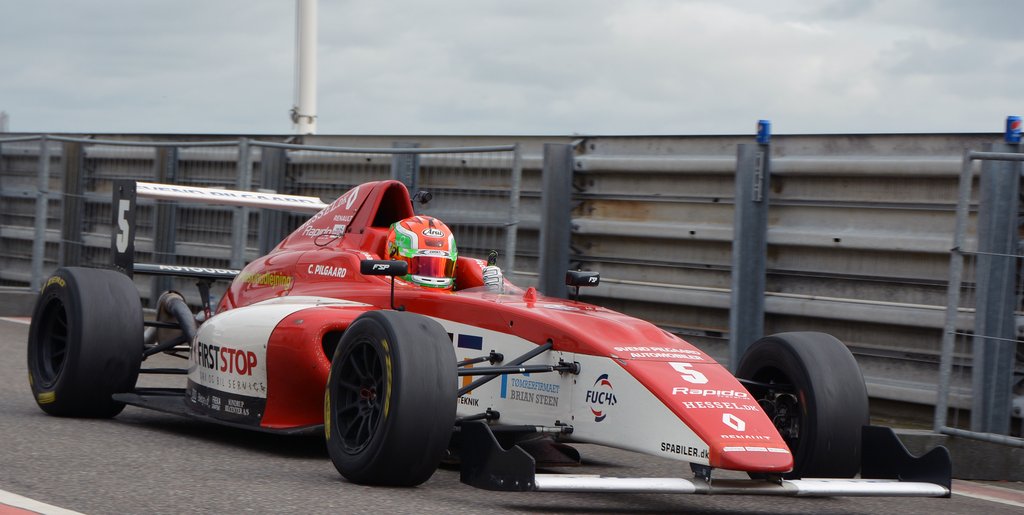 En tilfreds Casper T. Hansen på vej i pit efter testen af en Formel 4 på Padborg Park den 18. oktober
(Foto: Paul Reuber)